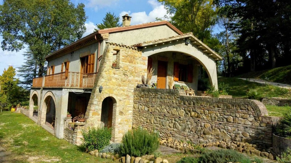 Mombaroccio House | Fabulous holiday home immersed in the green hills of the Marche region