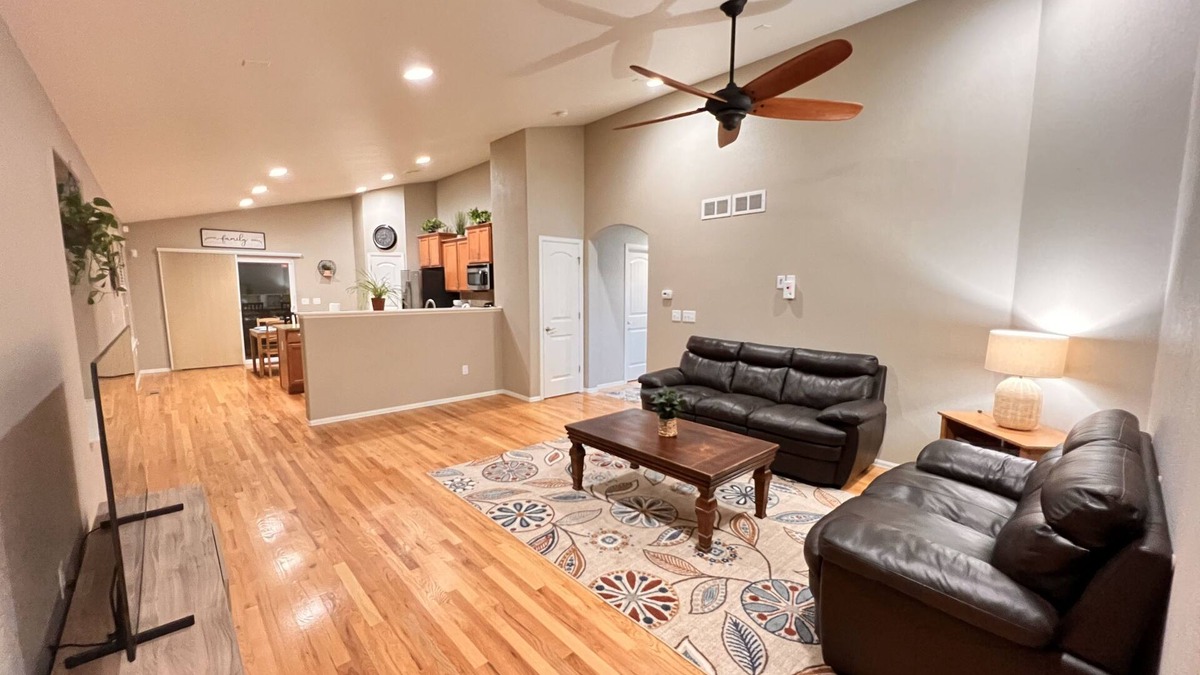 Dupont House | Fabulous Home near DIA & Gaylord Rockies Resort & FlightSafety International