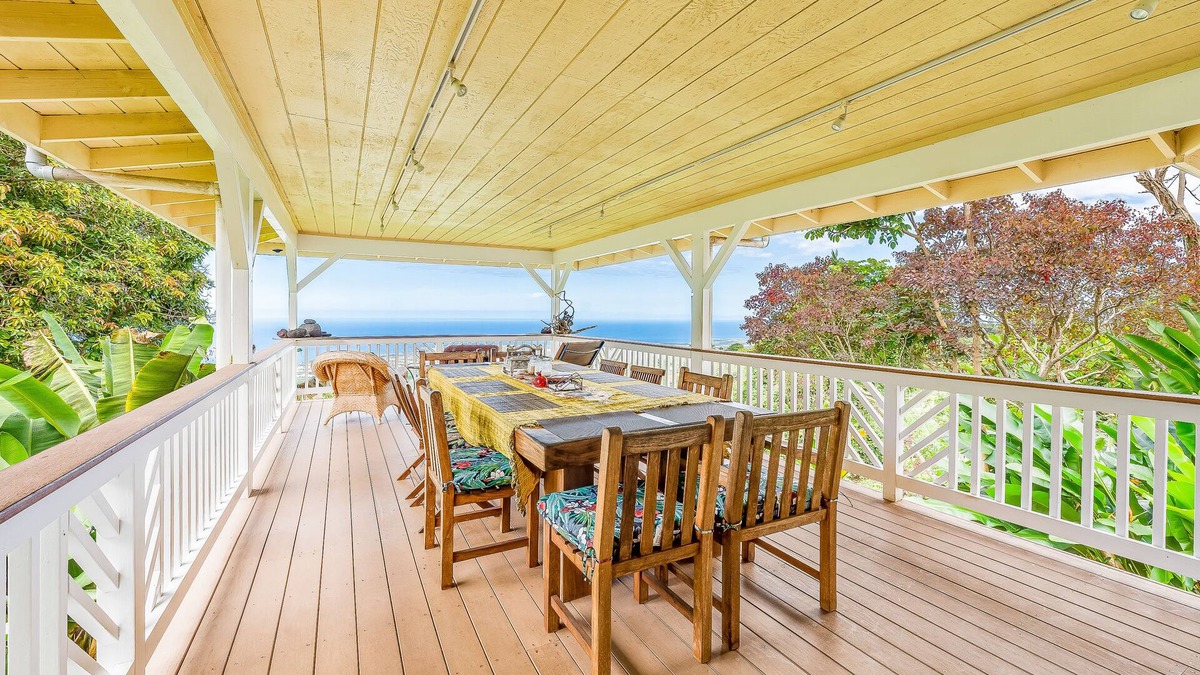 Holualoa House | Fabulous island escape on coffee farm with hot tub, furnished deck & ocean views