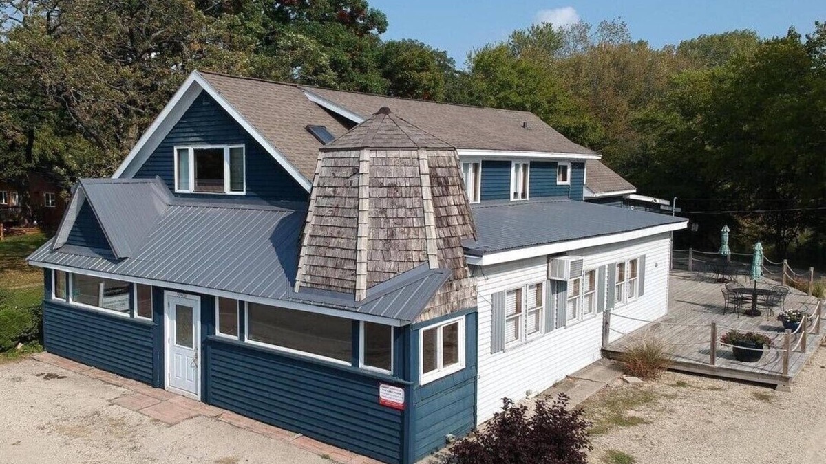 Powers Lake House | Fabulous Lake House near Lake Geneva, 1.5 hours from Chicago!