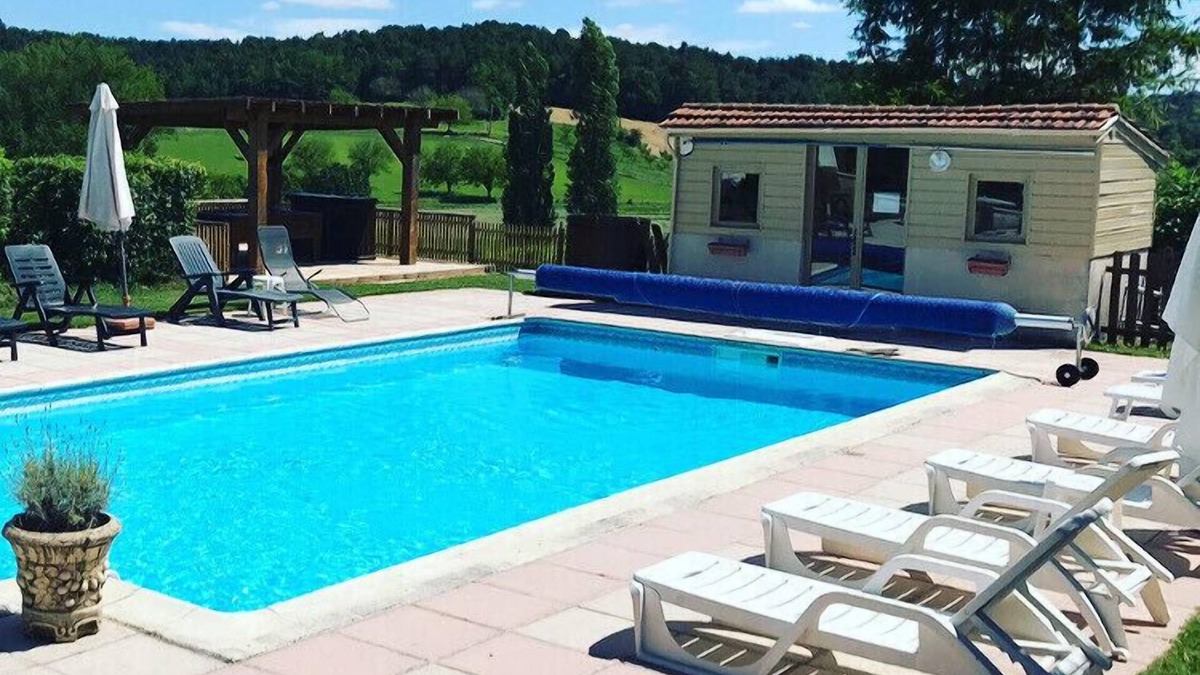 Grand-Brassac House | Fabulous Location-Country Cottage-heated pool-sauna-Zip Line-Pool Table