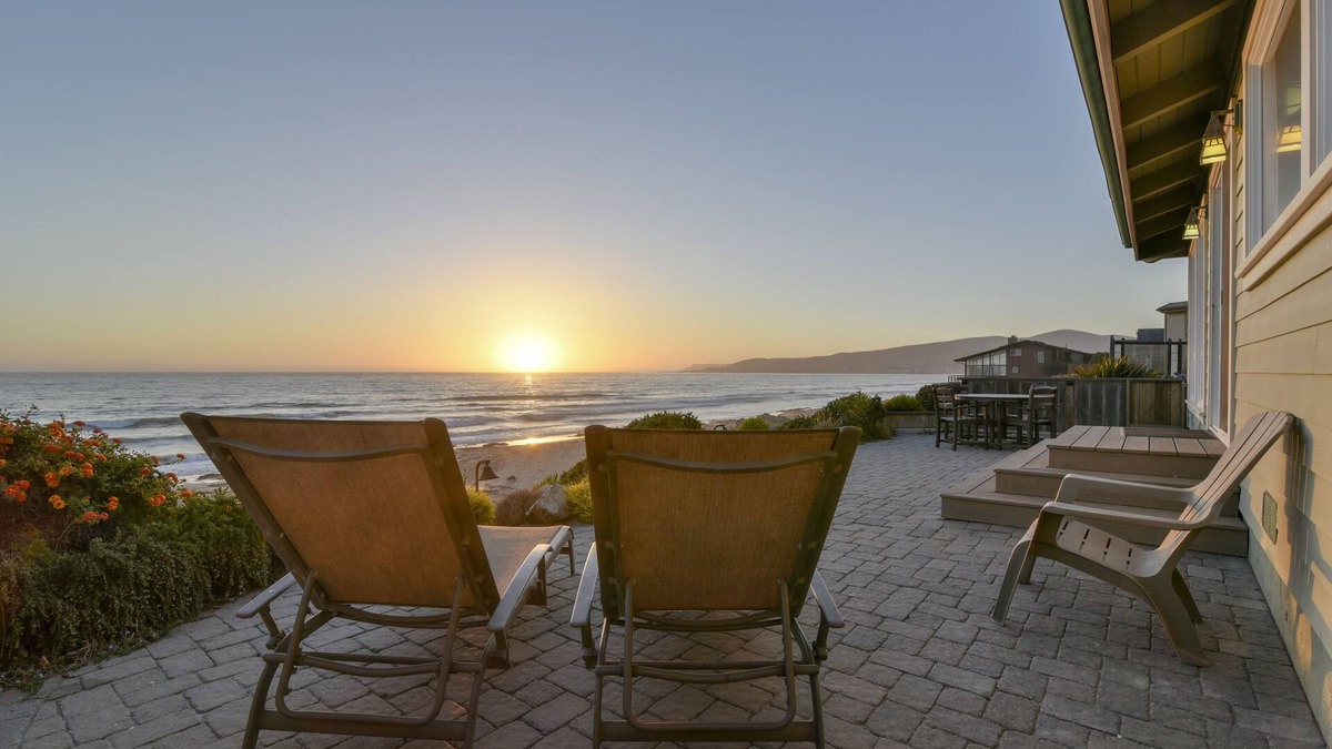 Cayucos House | Fabulous Oceanfront Cayucos Getaway, Steps to the Beach All the Comforts of Home