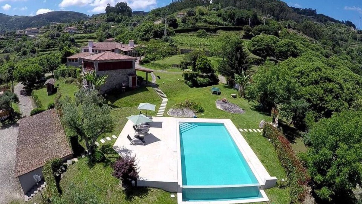 Gondufe House | Fabulous Pool in a Stunning Landscape