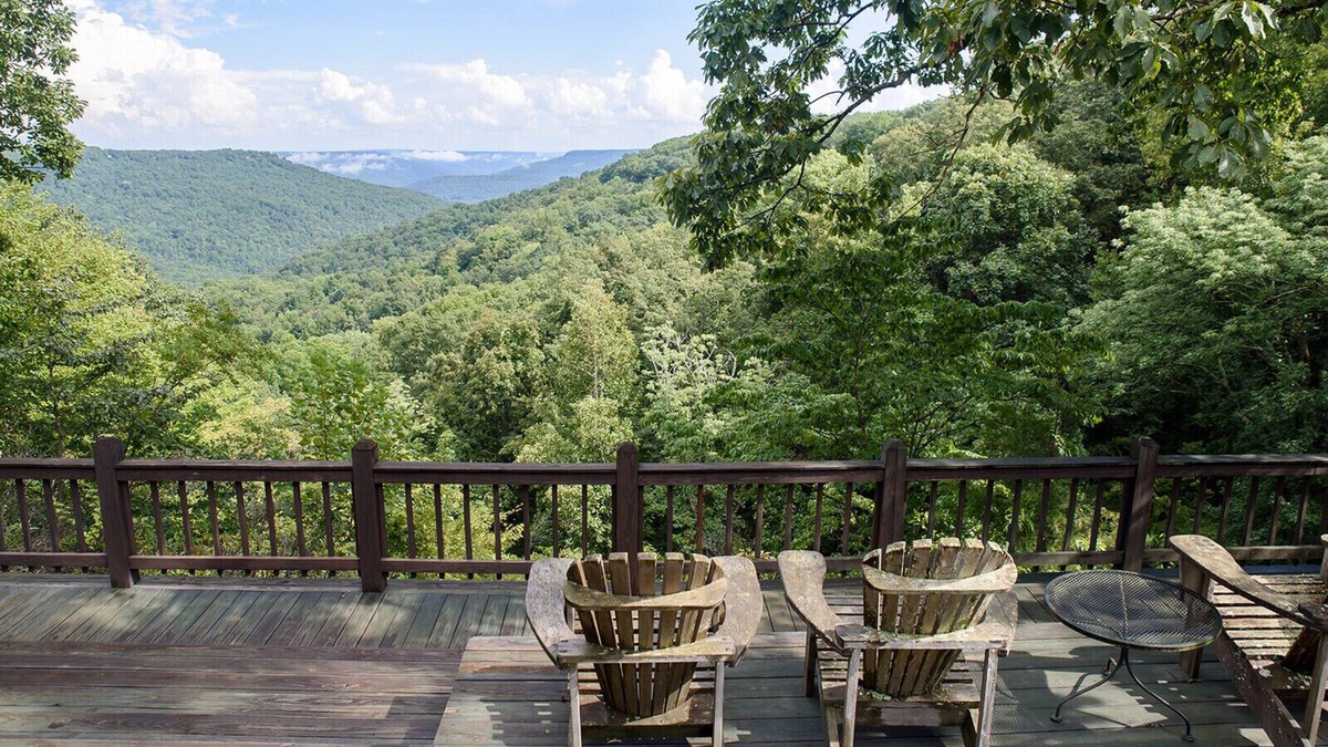 Clifftops House | Fabulous retreat with gorgeous views! Minutes to Sewanee, Monteagle! Sleeps 12!