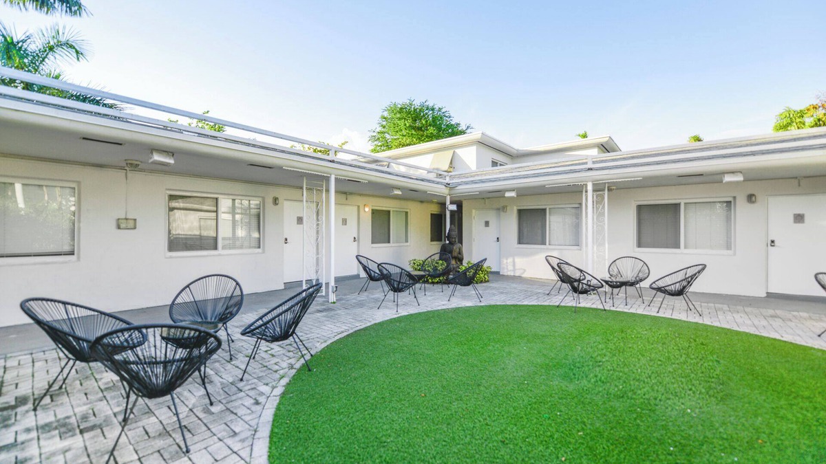 Northeast Miami Condo | Fabulous Studio 15 min from The Beach