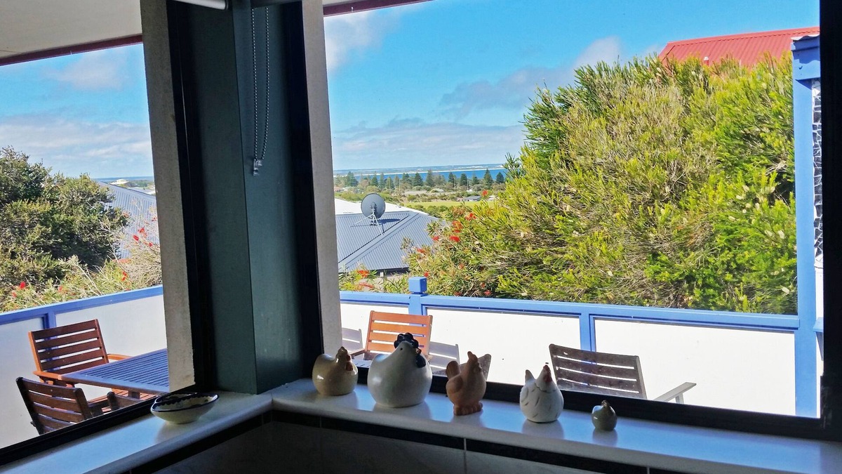 West Beach House | FABULOUS WEST BEACH ESPERANCE HOME WITH VIEWS. PET FRIENDLY.