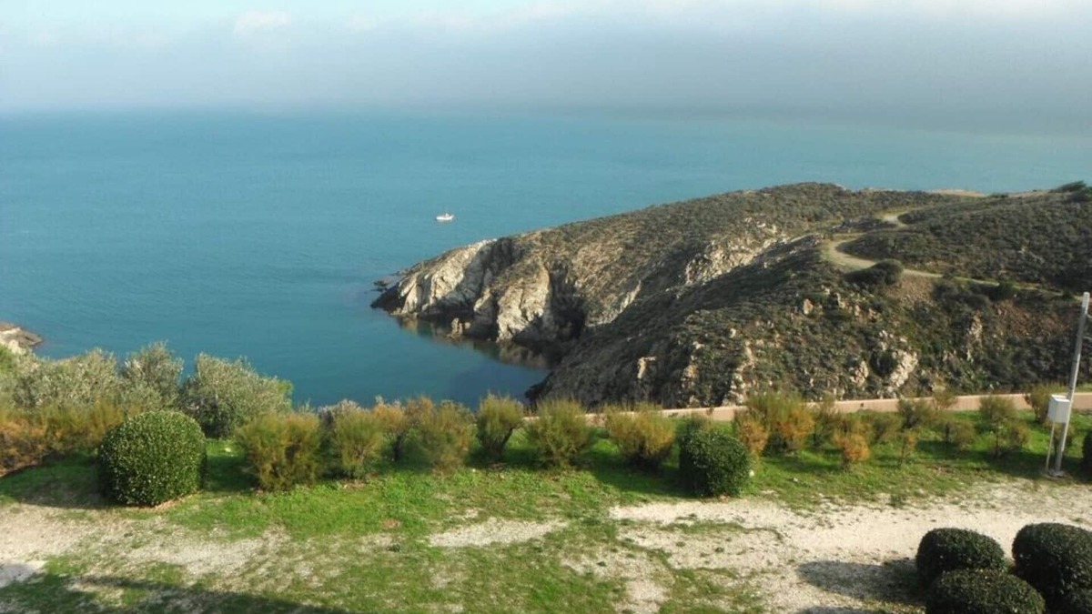 Banyuls-sur-Mer Apartment | Facing the sea, renovated air-conditioned apartment with terrace, parking, WIFI