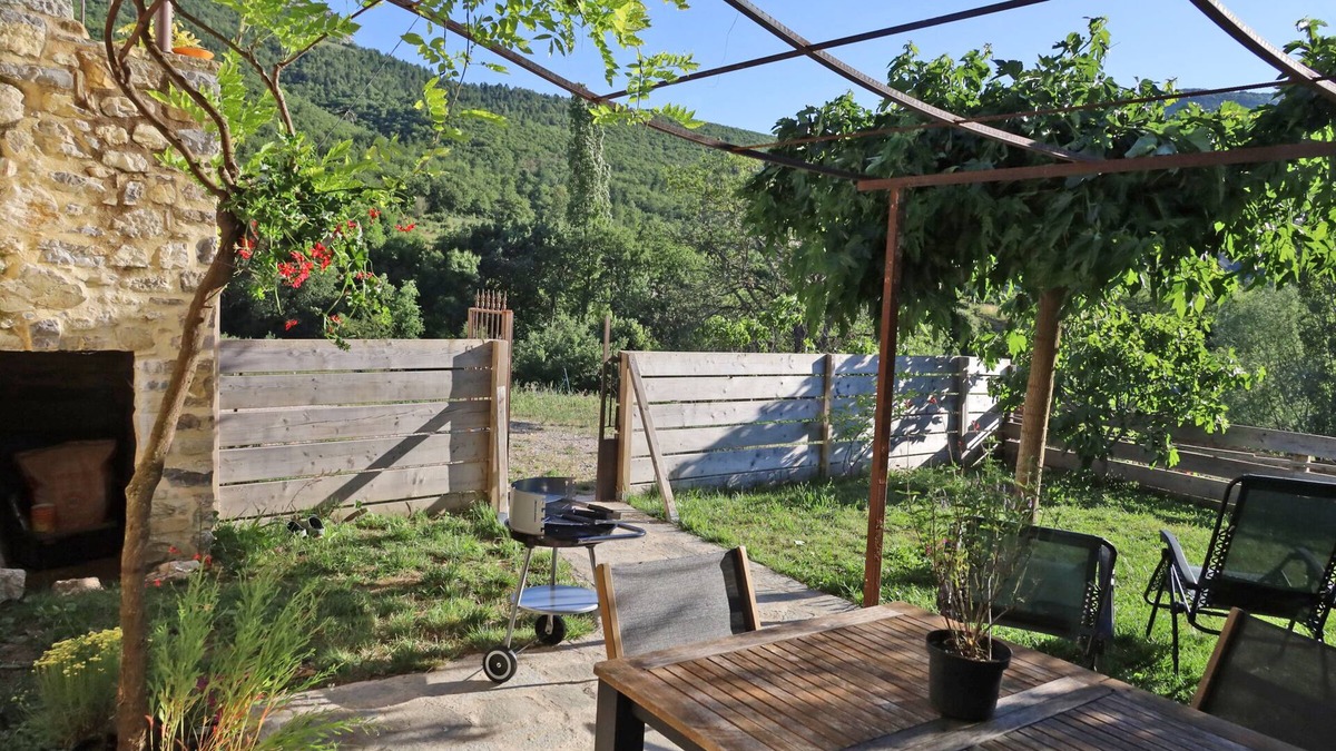 Sainte-Jalle House | Facing the valley, in Ste Jalle, gîte equipped for 4
