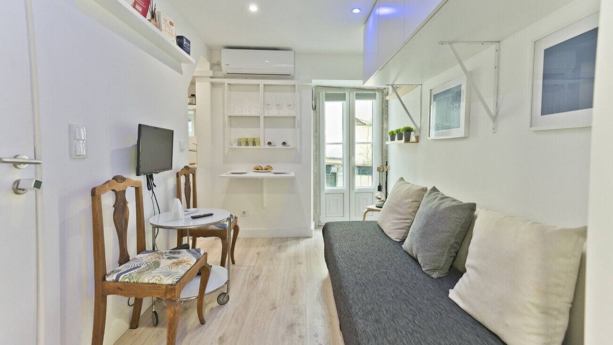 Pena Apartment | Fado Central Studio (C56)