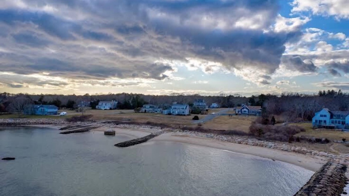 Mattapoisett House | Fair View Farm Exceptional Modern 6 Bd Farm / Beach House w/ Association Beach Rights