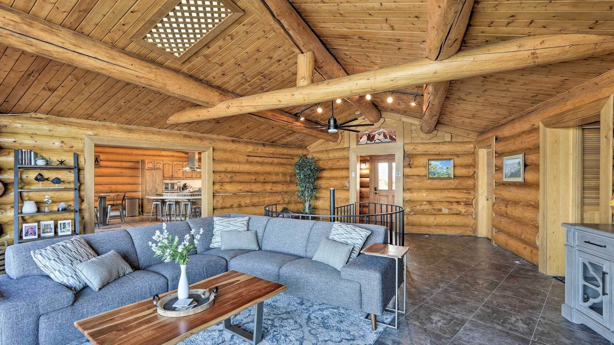 Fairbanks Cabin | Fairbanks Log Cabin w/ Waterfront Deck & Views!