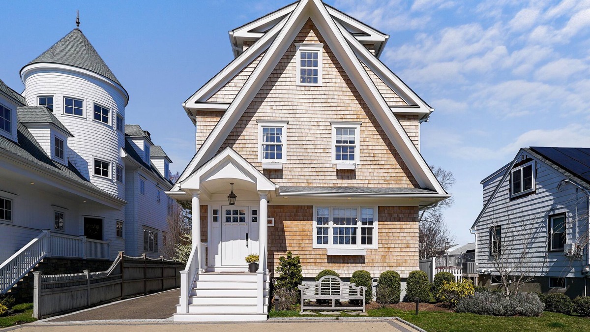 Fairfield House | Fairfield Beach Modern Colonial