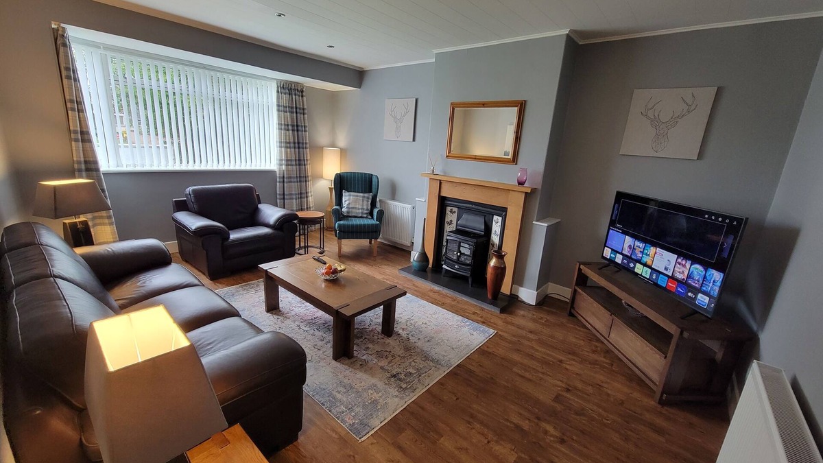 Inverness House | Fairfield bungalow, easy 15 min walk to Inverness centre, off road parking.