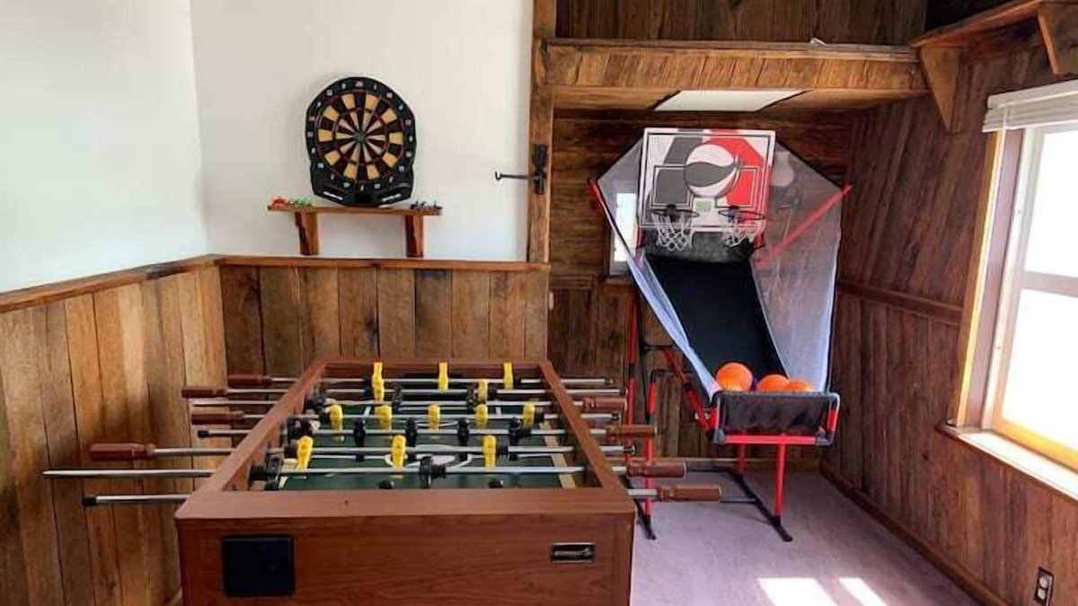 Fairfield House | Fairfield | Game Room | 2 mi to Liberty Mtn Resort