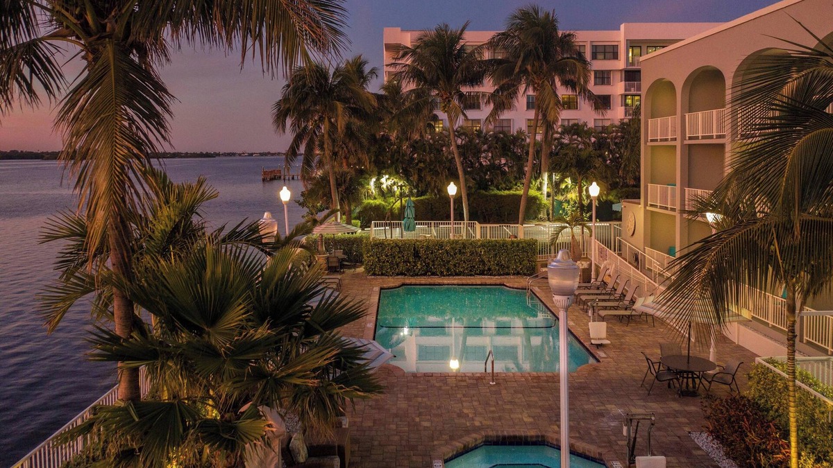 Palm Beach Hotel | Fairfield Inn And Suites By Marriott Palm Beach