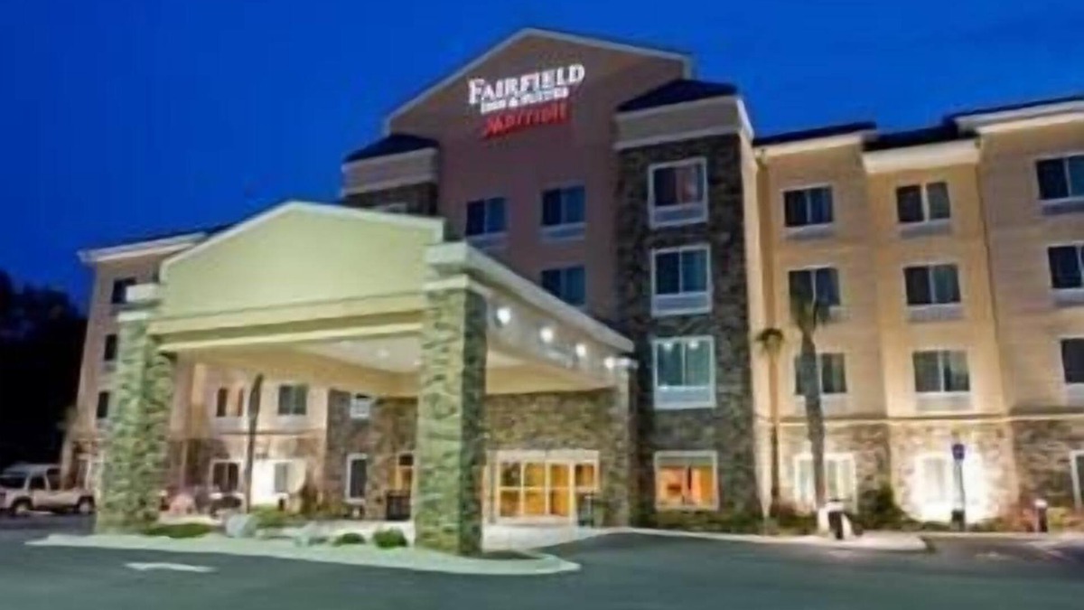 Commerce Hotel | Fairfield Inn & Suites by Marriott Commerce