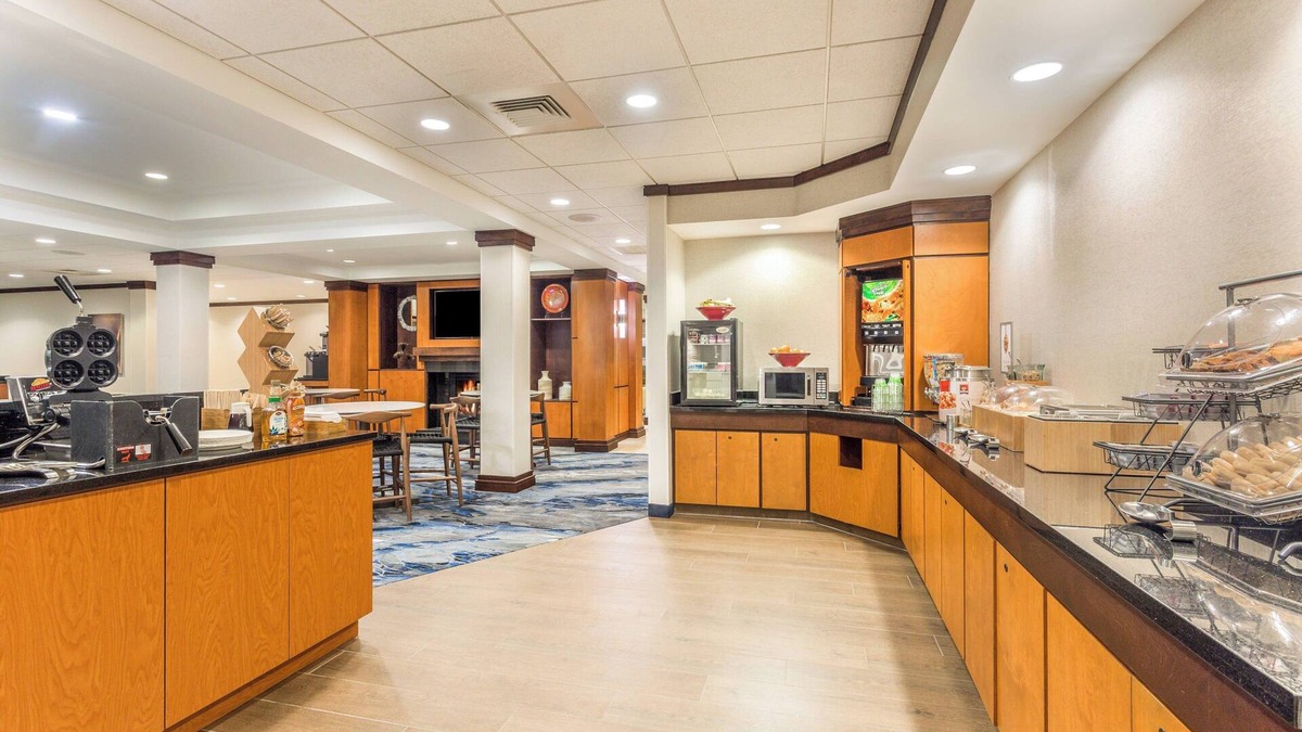 Madison Hotel | Fairfield Inn & Suites by Marriott Madison East