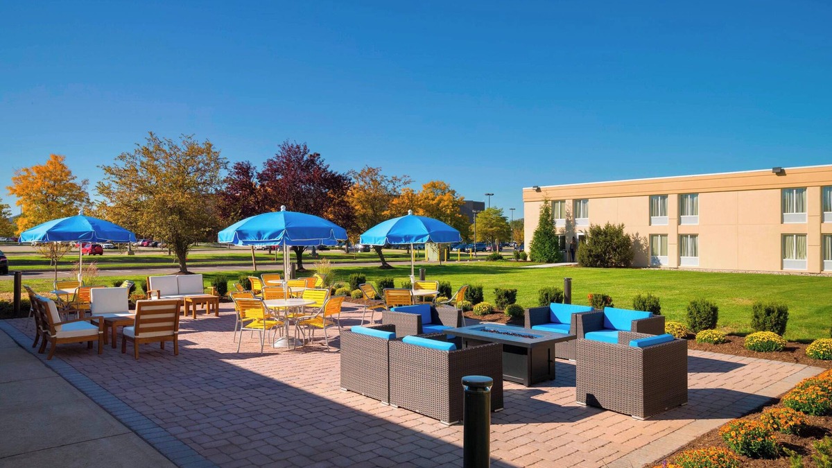 Fort Lee - Paramus Hotel | Fairfield Inn & Suites by Marriott Paramus