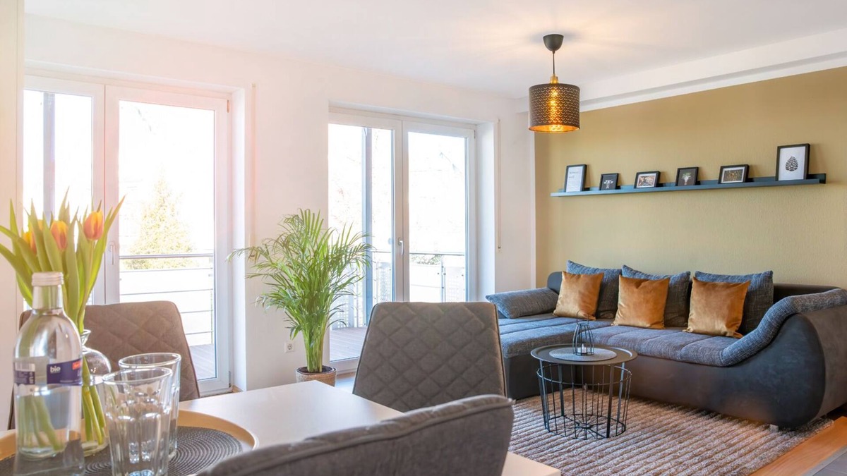 Huefingen Apartment | Fairflats Hüfingen: Küche Arbeitsplatz Balkon Aufzug