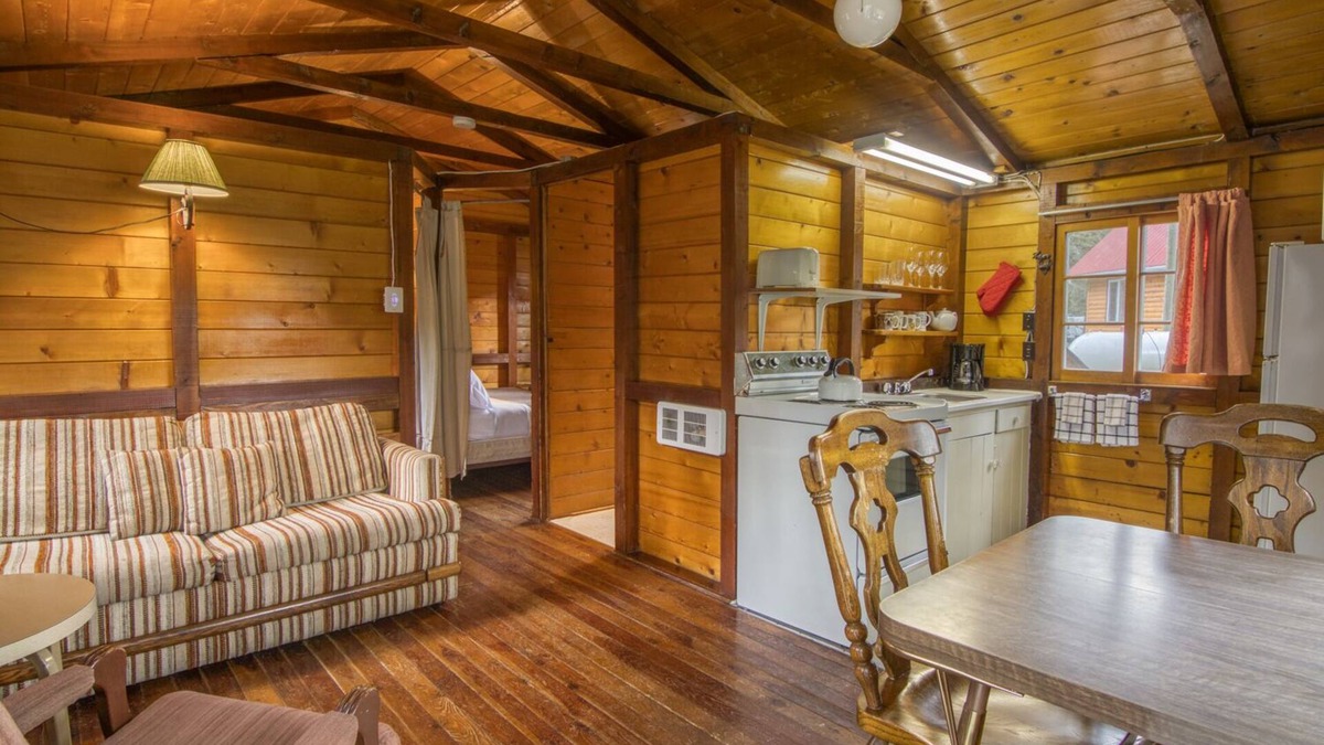 East Kootenay Hotel | Fairmont Creek Property Rentals Timbers Resort