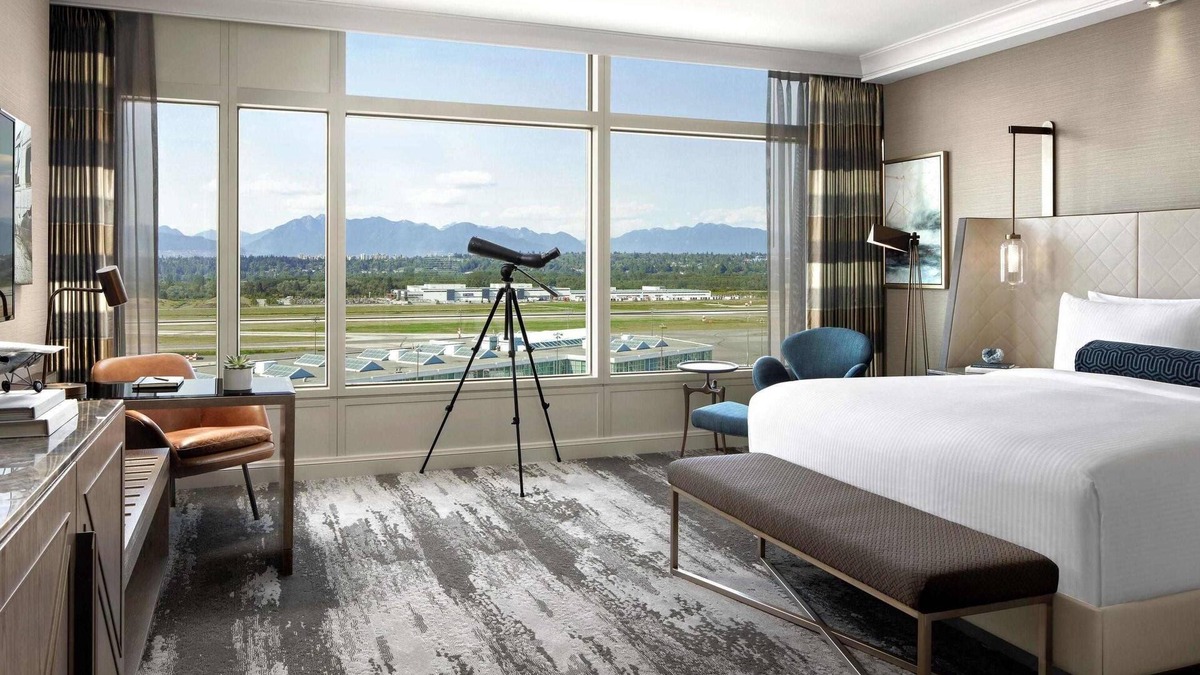 Richmond Hotel | Fairmont Vancouver Airport In-Terminal Hotel