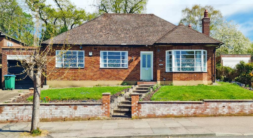 Cassiobury Villa | Fairview Cottage Watford