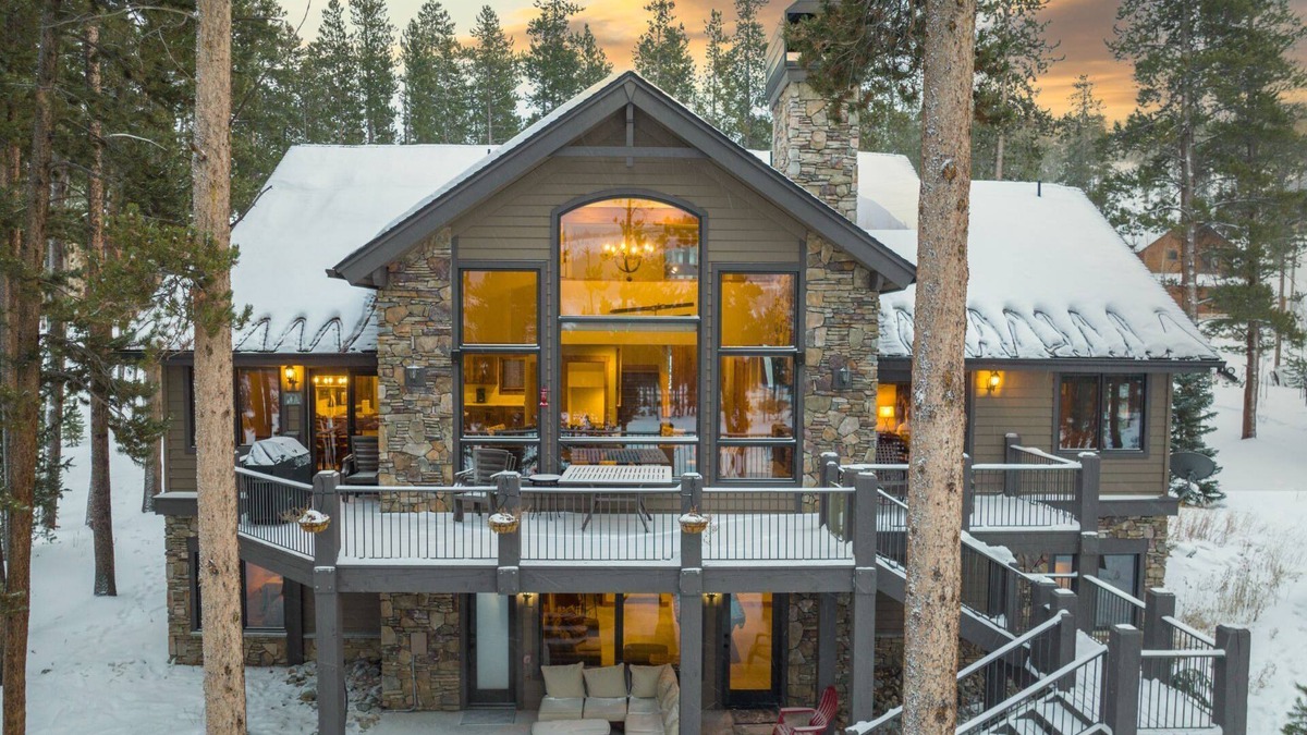 The Highlands House | Fairview Lodge: Private Home on Golf Course, Hot Tub, Pool Table, Dogs OK!