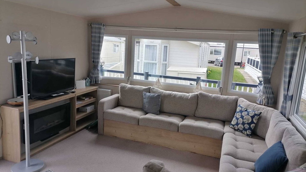 Rye Harbour House | Fairview - with enclosed decking