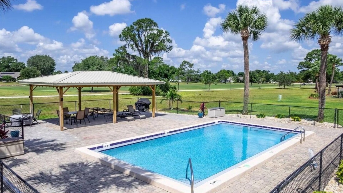 Sun 'N Lake Condo | Fairway Retreat in Sun N Lake