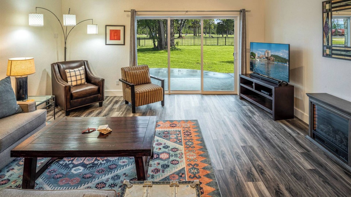 Ponderay House | Fairway Retreat with Hot Tub on the Golf Course
