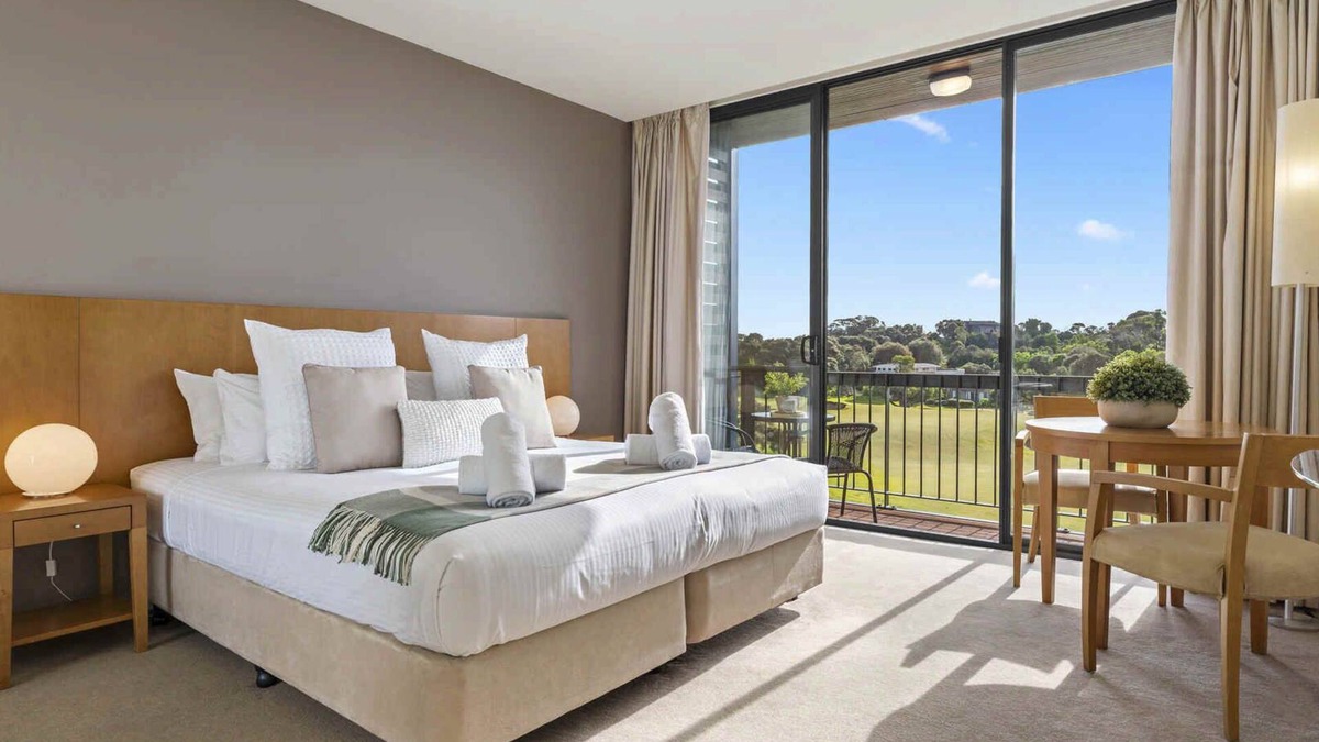Fingal House | Fairway Views – Moonah Apartment 23 & 24