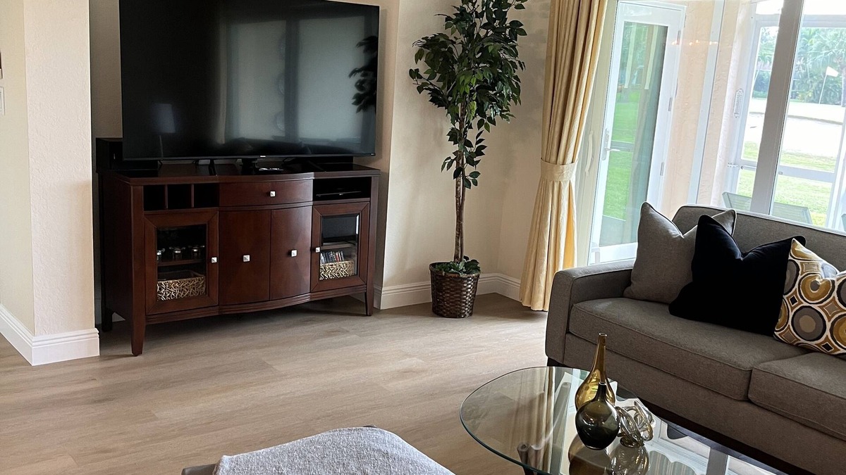 Central Naples Condo | Fairways at Emerald Greens - Very Nice and Spacious 2BR Condo! Central Location