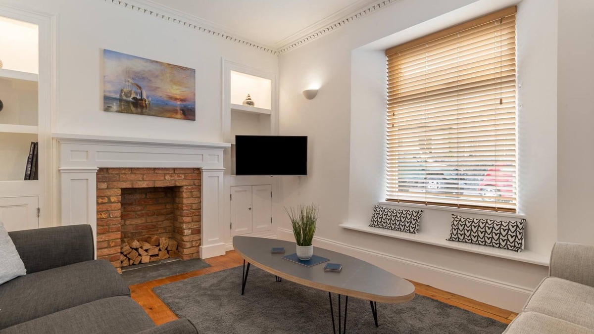 Pembroke Dock House | Falcon House in Pembroke Dock