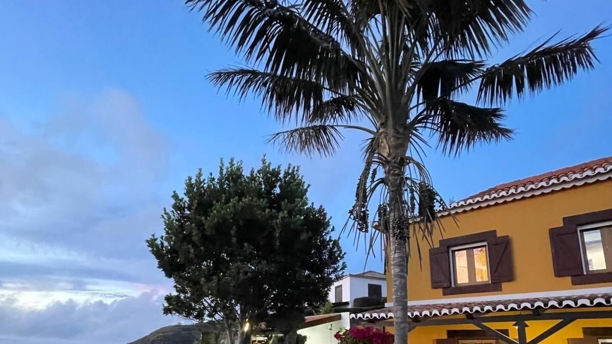 Calheta Cottage | Falcon House. Traditional rustic house
