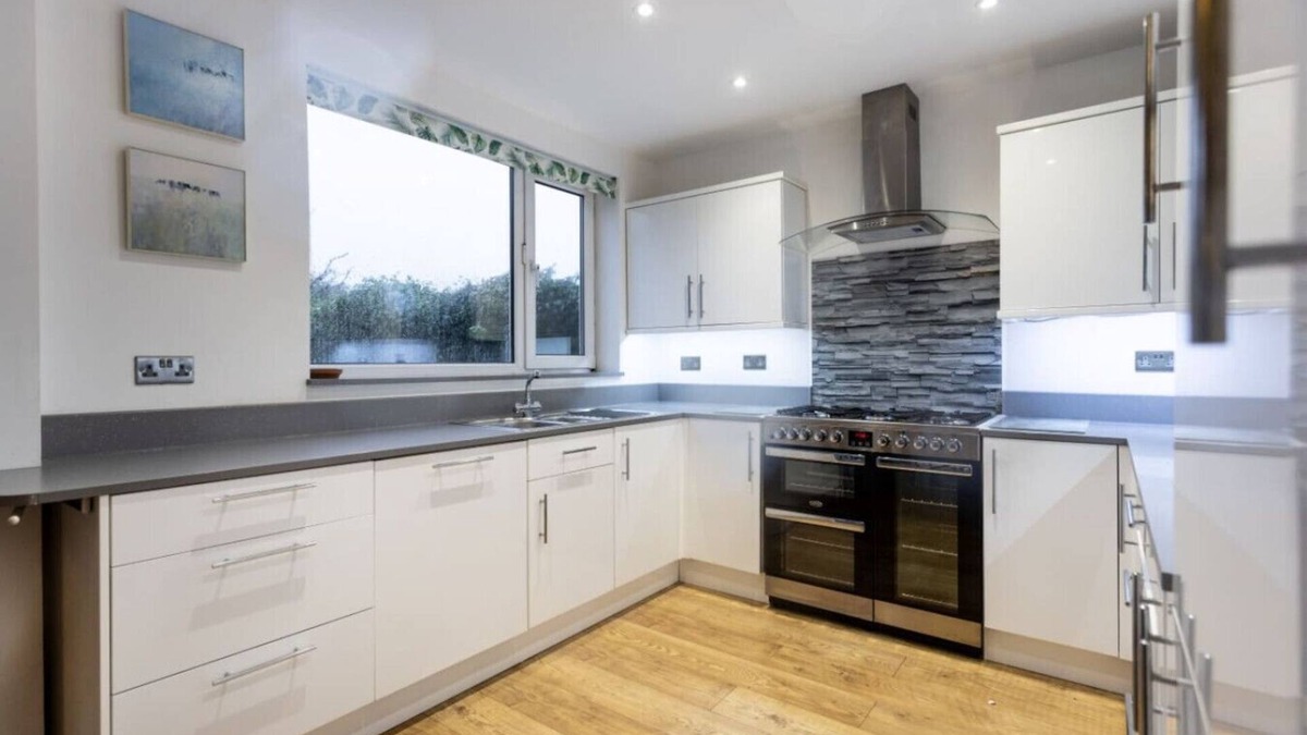 Wroughton House | Falkirk House Contractors Long Stays Spacious