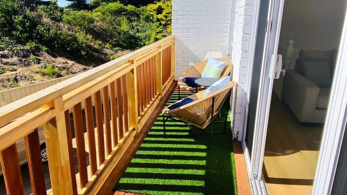 The Entrance North House | Fall asleep to the sound of the waves!