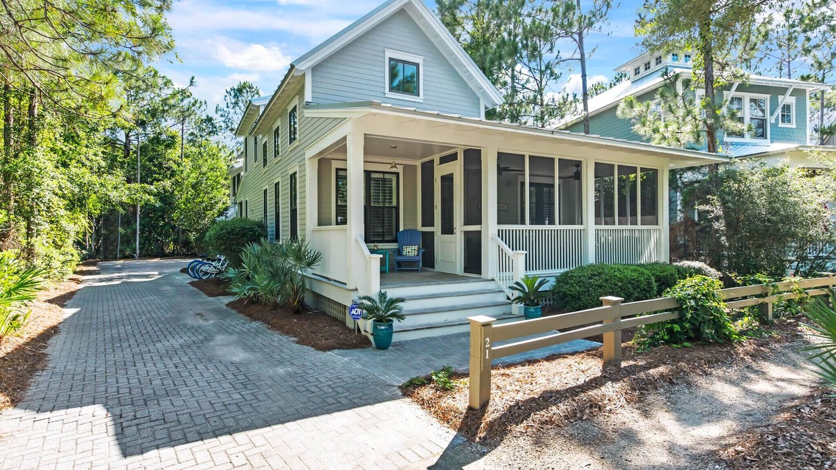 Forest District House | Fall Availability! Royal Retreat - Forest District! Gas Grill! Carriage House!