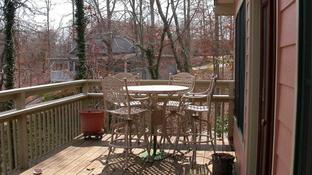 Ten Mile Apartment | FALL COLOR cruise or Fish on Suntracker Pontoon Fishing Barge!