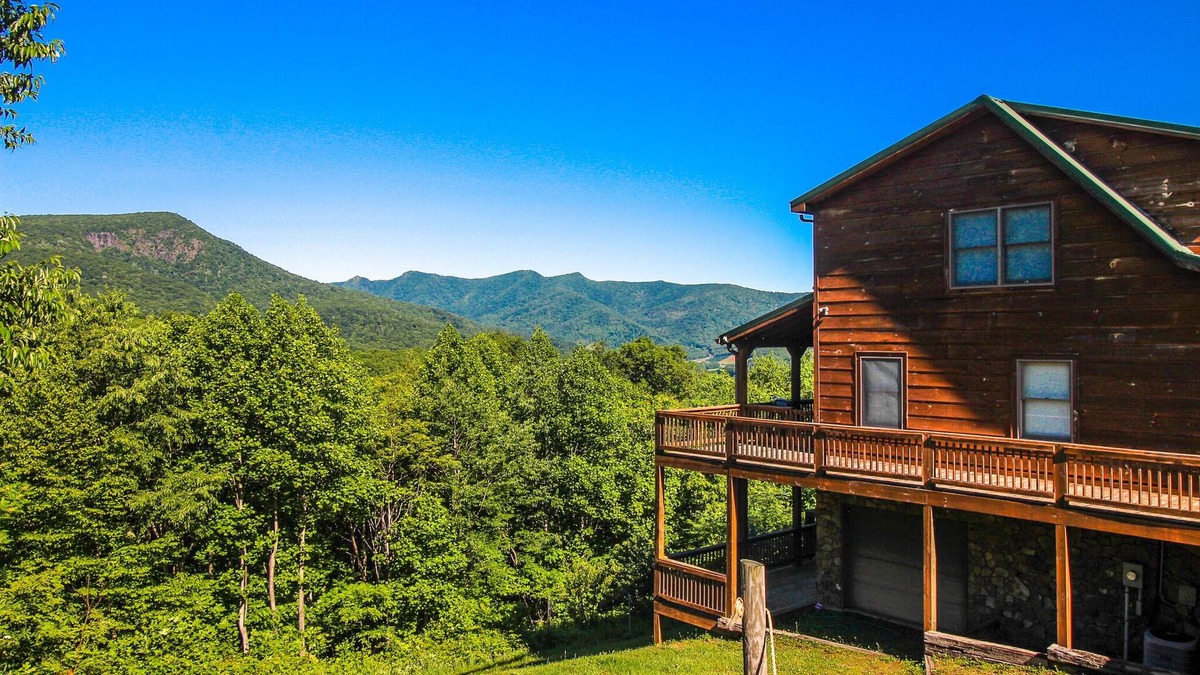 Buck Mountain Cabin | Fall Colors + Cozy Cabins = Your Perfect October Retreat @ Rest Assured