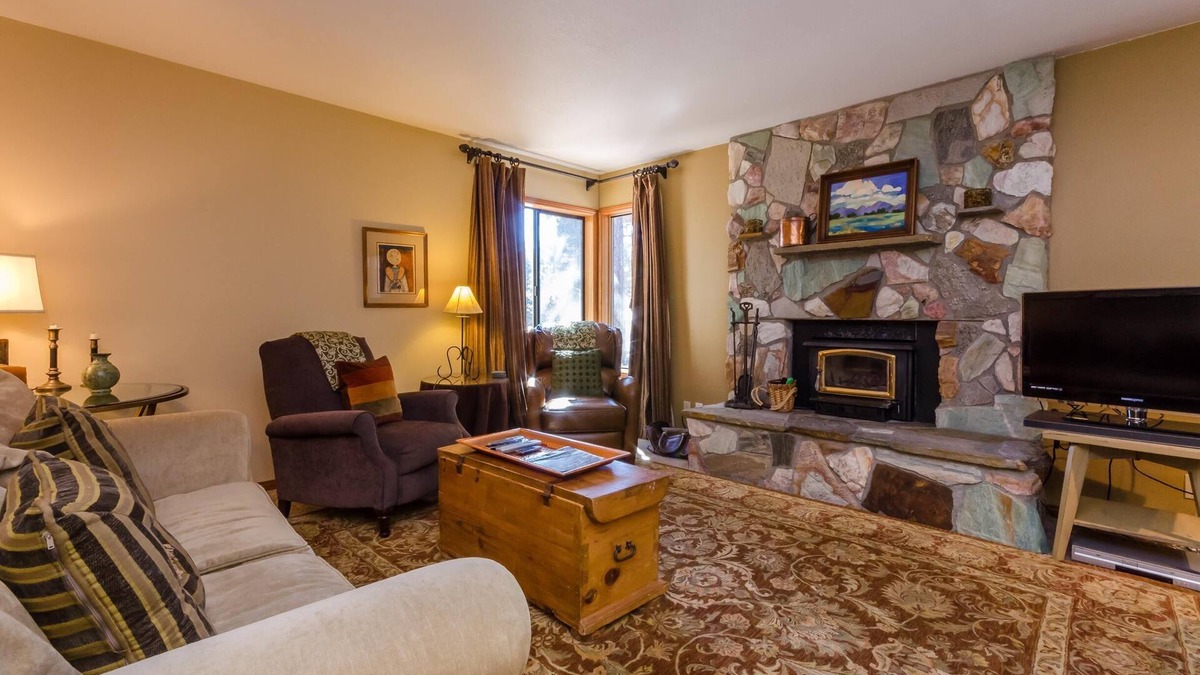 Mammoth Lakes Condo | Fall colors starting - 1 bedroom at the village