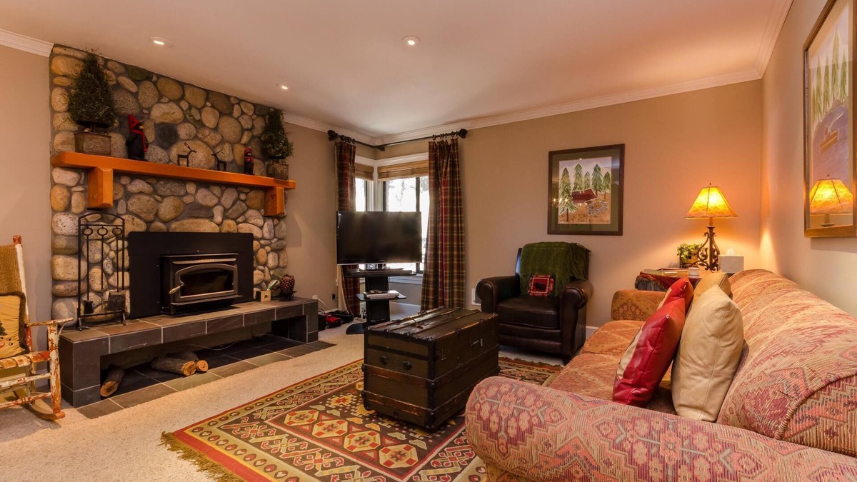 Mammoth Lakes Condo | Fall colors starting - 1 bdrm at the base of gondola