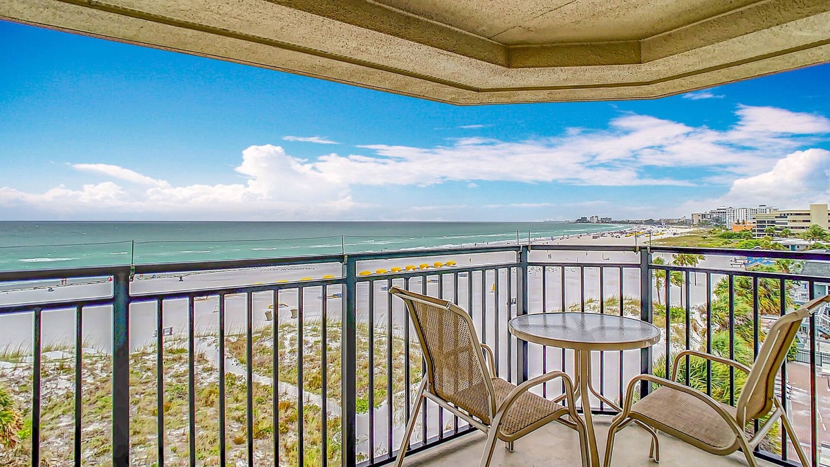 St. Pete Beach Condo | FALL DATES AVAILABLE TOP FLOOR-GULF FRONT PREMIUM CONDO ⭐️⭐️⭐️⭐️⭐️ RATED