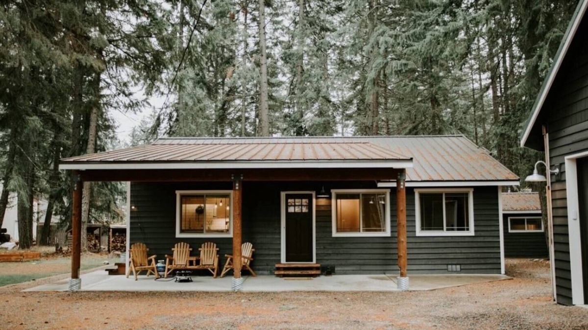Cle Elum Cabin | Fall Escape: Cabin & Casita w/Hot Tub, Game Room, Fire Pit + Lake Access