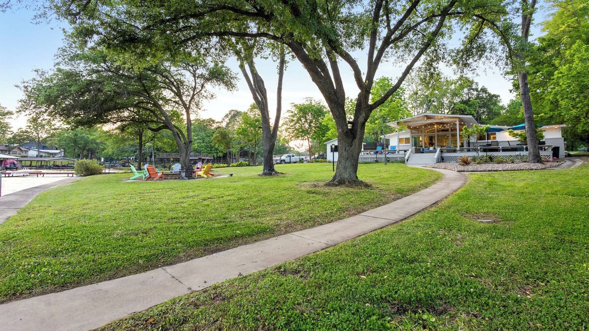 Cedar Creek Reservoir House | Fall Escape: Cedar Creek Lakefront Home w/Game Room & Dock—1hr SW of DFW