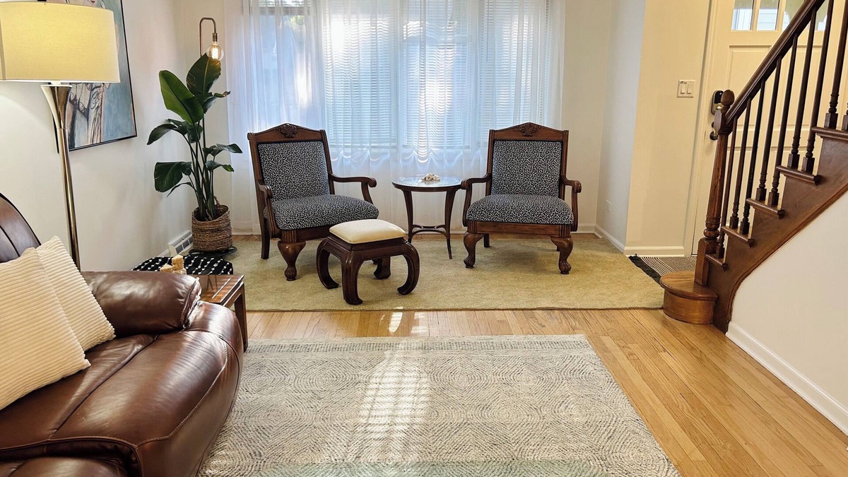 Lake Forest House | Fall Escape Near Naval Base & Beach