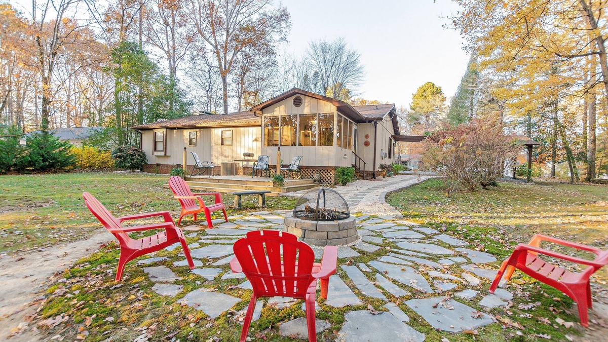 Asheboro House | Fall Fling - Adventure Lodge-Gameroom, Fire Ring, NC ZOO
