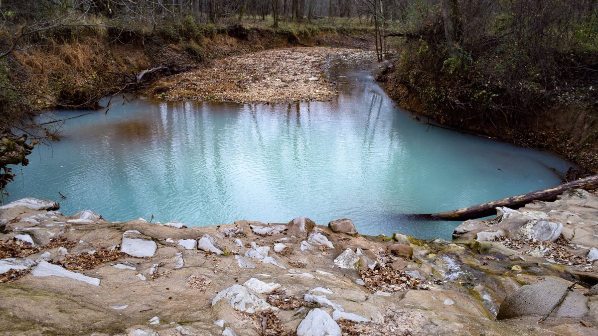 Rogers Cabin | Fall Foliage Cabin on Creek,Gravel Trail, Hot Tub&Sauna on 6acres 12 mins to DTR