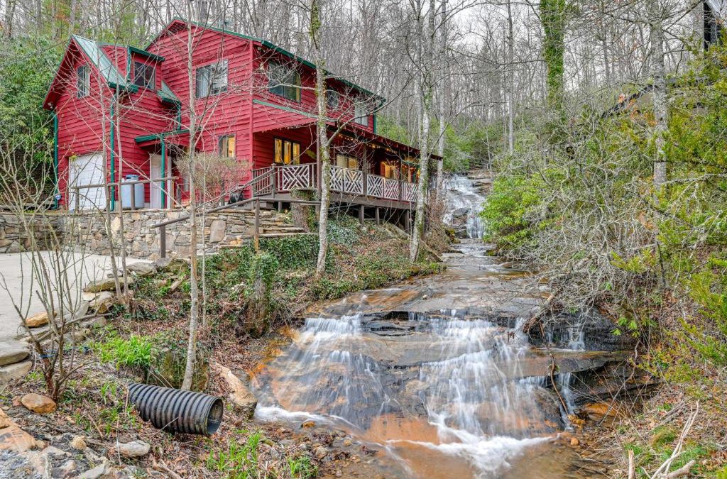 Franklin House | Fall Foliage Paradise Cabin with Creek and Game Room