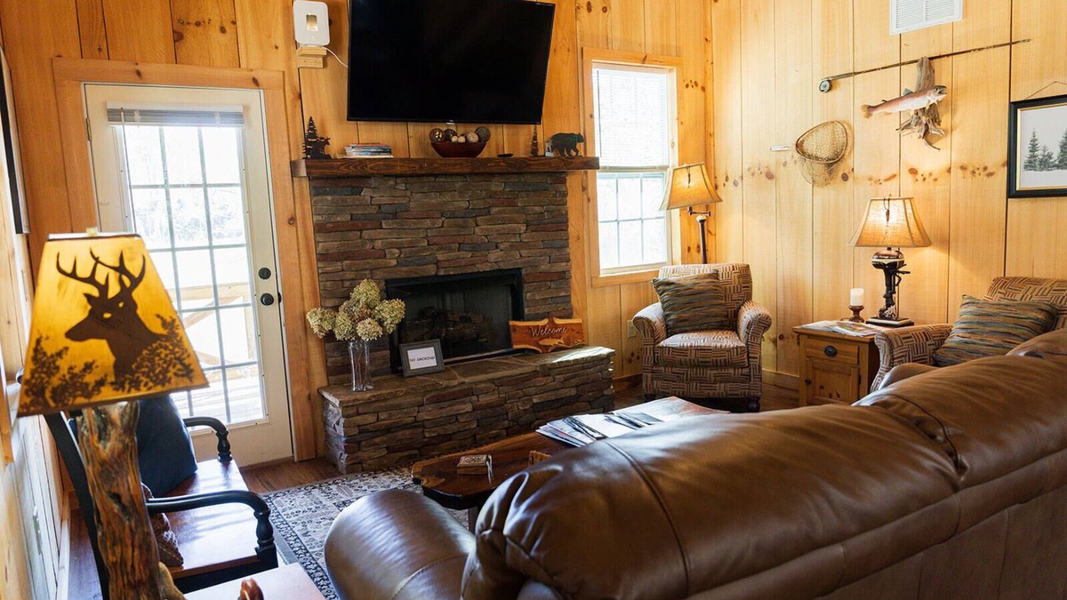 Lakemont House | Fall Folliage Mountain Cabin, River Front, Firepit