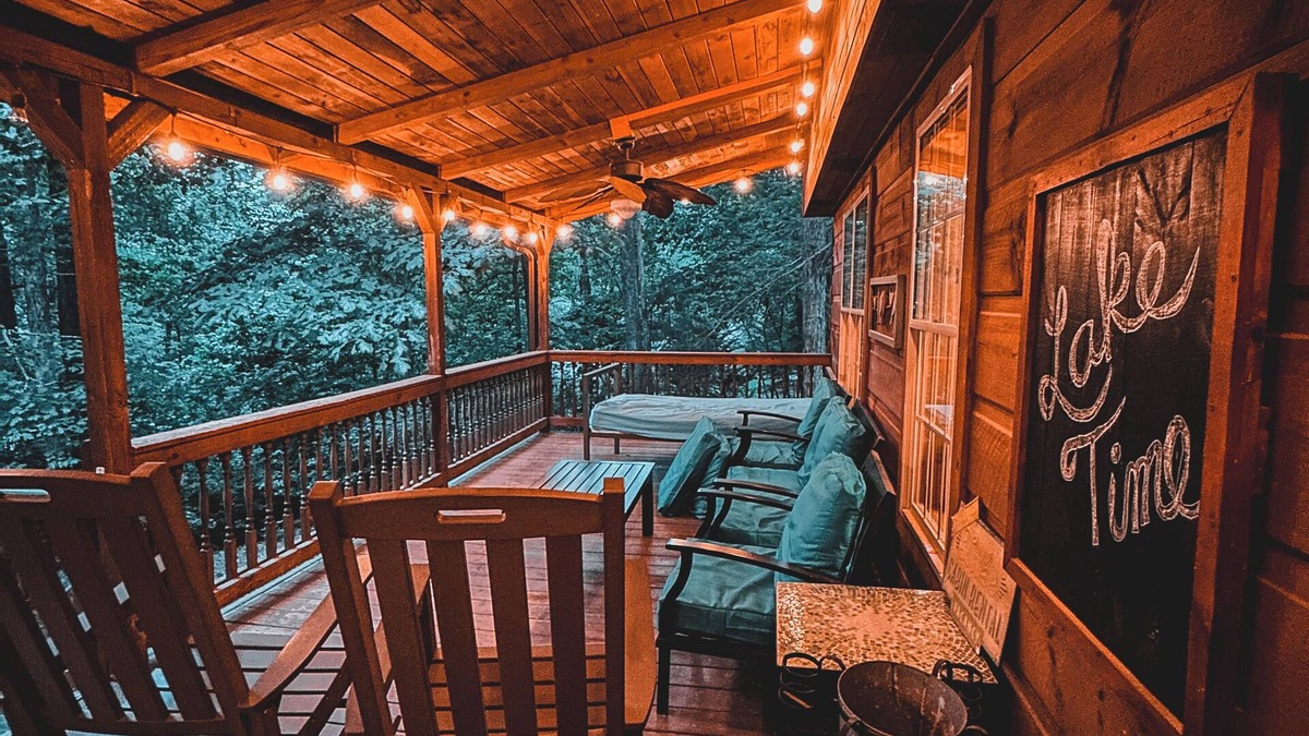 Fair Play Cabin | Fall Fun at the Lake! Awesome Fire Pit - 4 Bedroom, 4 Bath Cabin with Dock